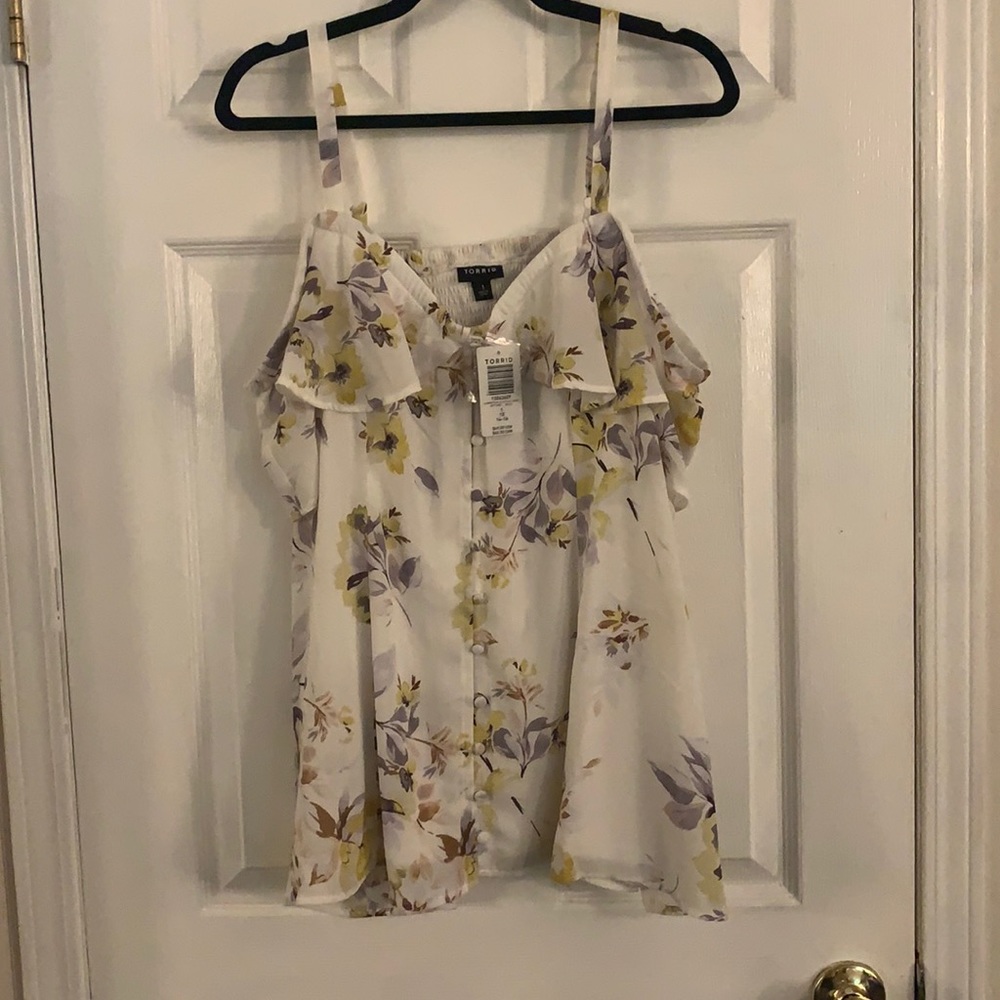 NWT torrid off  white floral blouse!